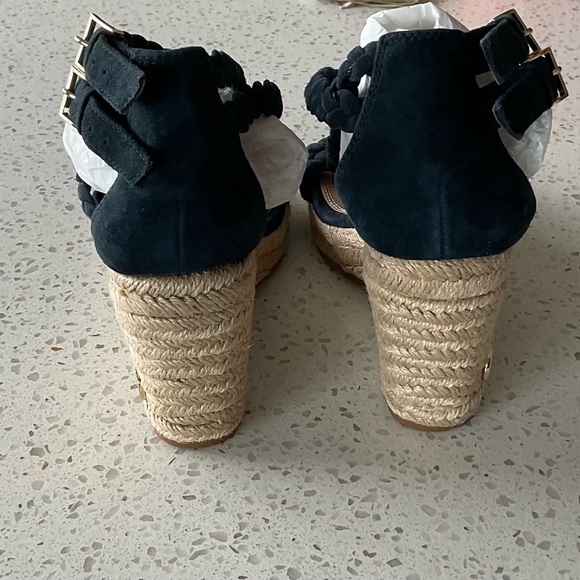 BRAND NEW TORY BURCH NAVY BLUE WEDGE SUEDE SANDAL US SIZE 7.5 GORGEOUS! - Picture 5 of 7